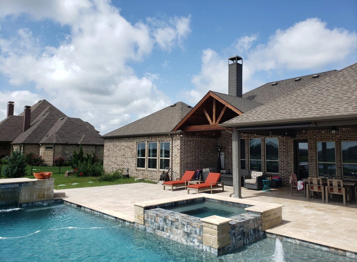 Custom swimming pool installation