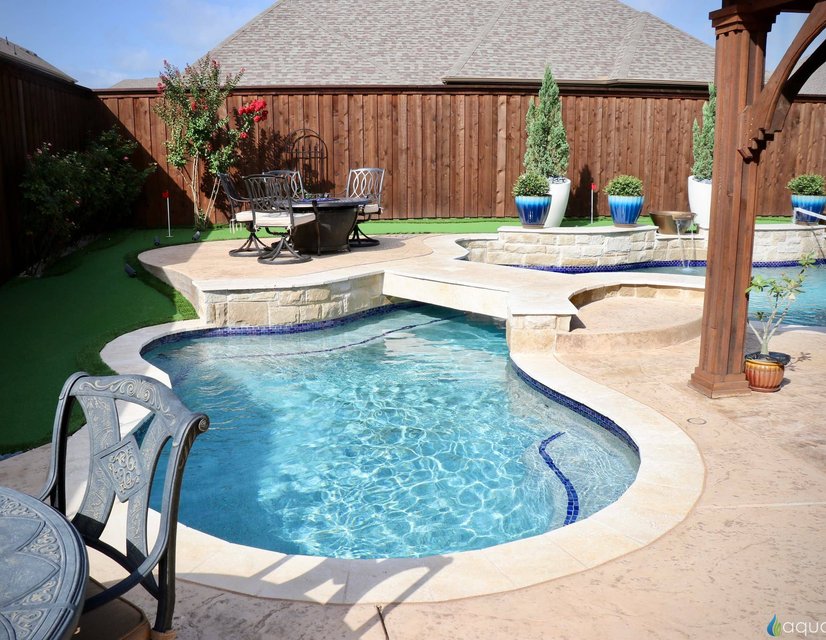 Custom backyard swimming pool design